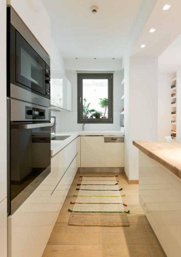 Stylish 3-Bedroom Apartment & Terrace テッサロニキ エクステリア 写真