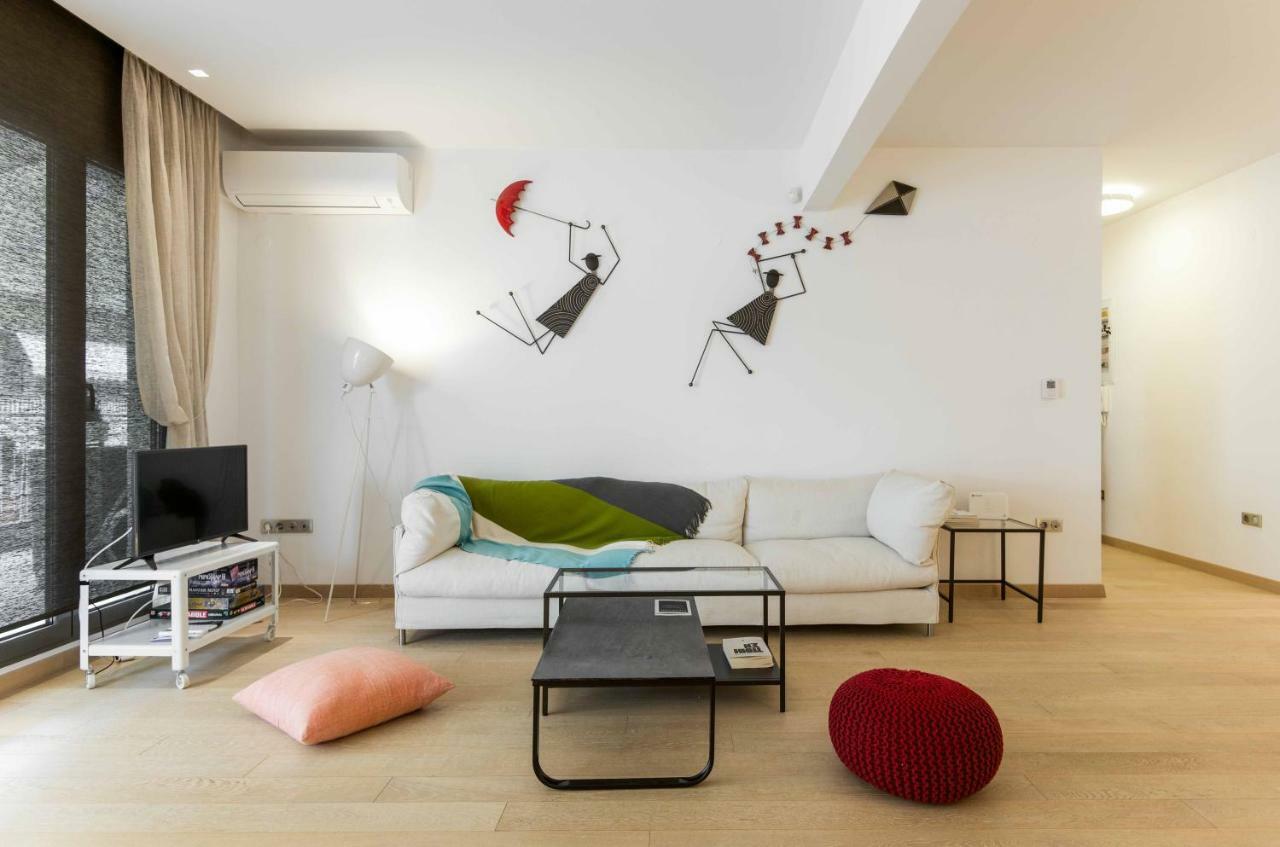 Stylish 3-Bedroom Apartment & Terrace テッサロニキ エクステリア 写真
