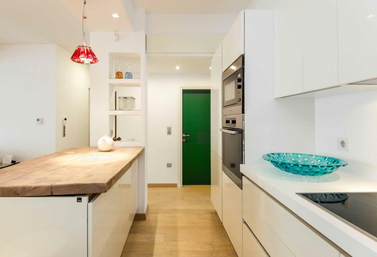 Stylish 3-Bedroom Apartment & Terrace テッサロニキ エクステリア 写真