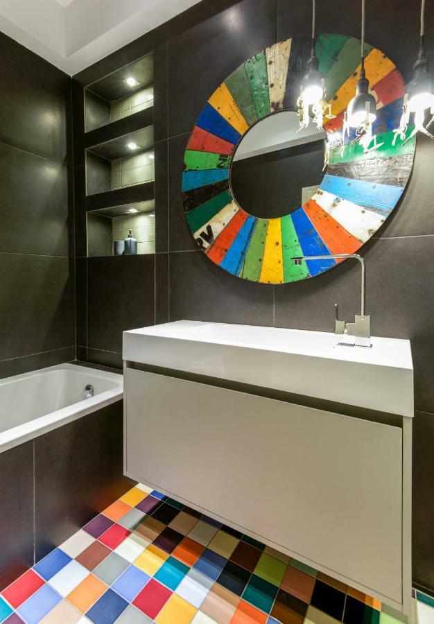 Stylish 3-Bedroom Apartment & Terrace テッサロニキ エクステリア 写真