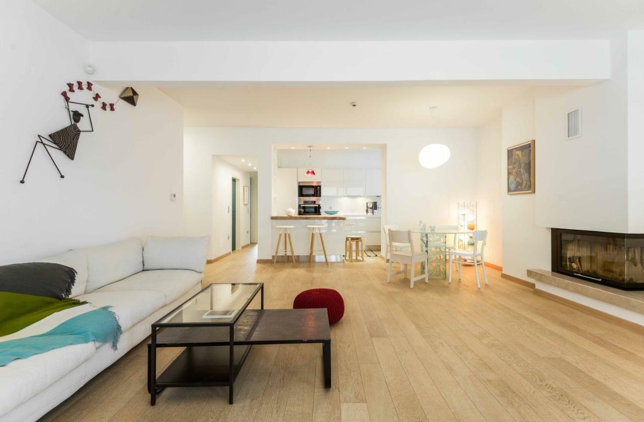 Stylish 3-Bedroom Apartment & Terrace テッサロニキ エクステリア 写真