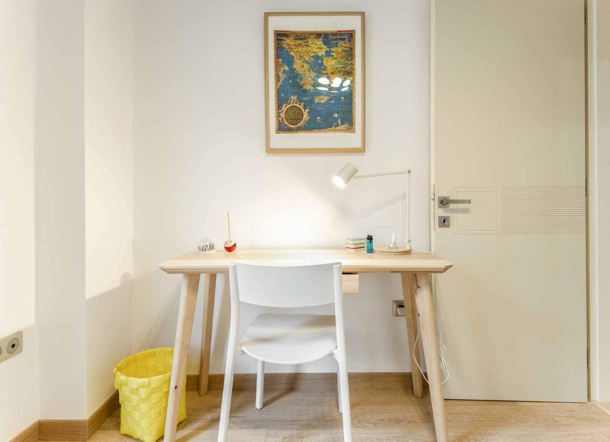 Stylish 3-Bedroom Apartment & Terrace テッサロニキ エクステリア 写真